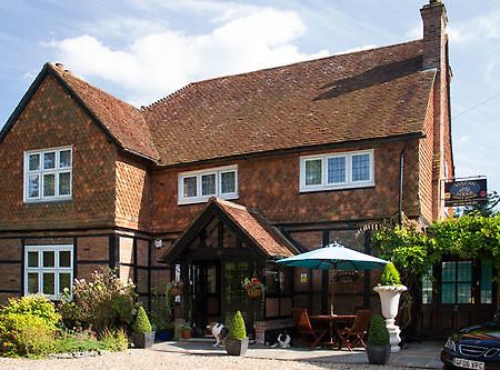 Vulcan Lodge Guest House Horley Exterior photo