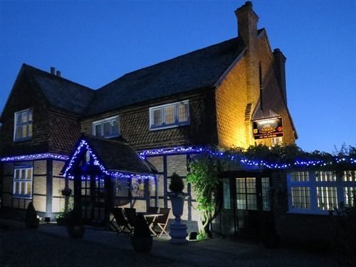 Vulcan Lodge Guest House Horley Exterior photo